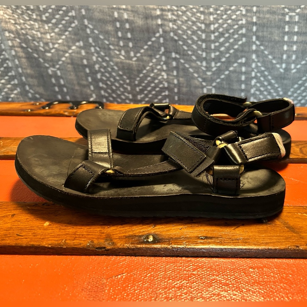 Teva women’s universal black leather sandals